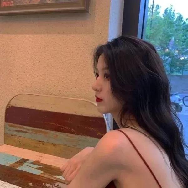 女性的先行者 海报